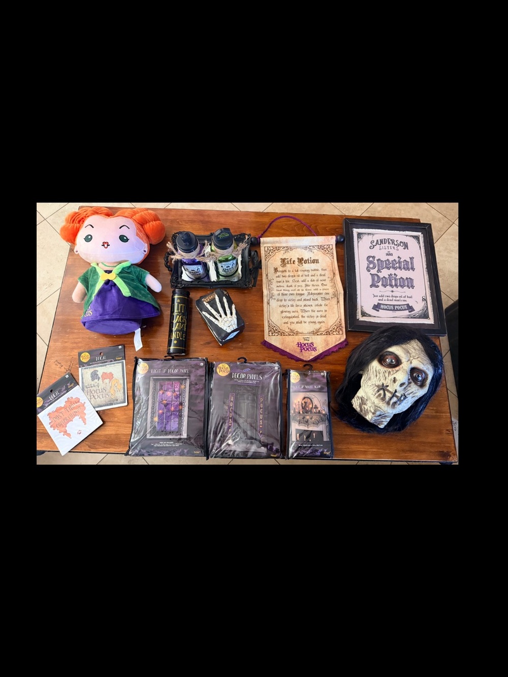Disney Hocus Pocus Halloween Holiday Decor Bundle by Spirit Halloween
